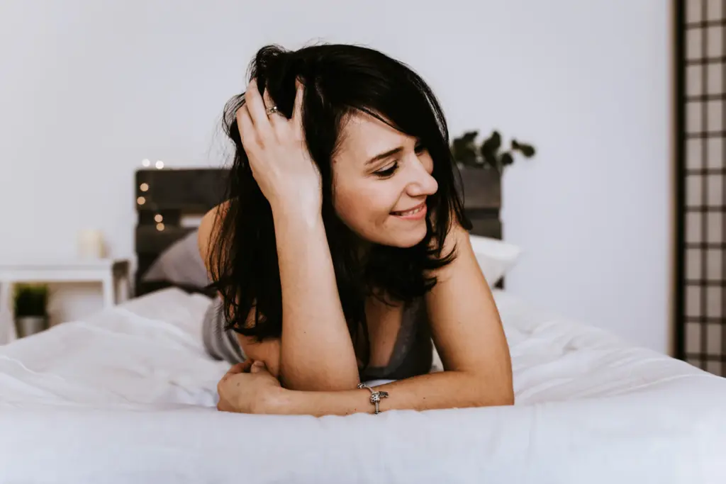 Natürliches Boudoir-Foto im Studio in Weilheim